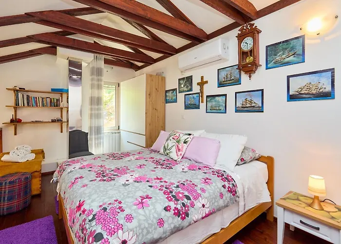 Island Getaway Mljet Prožura
