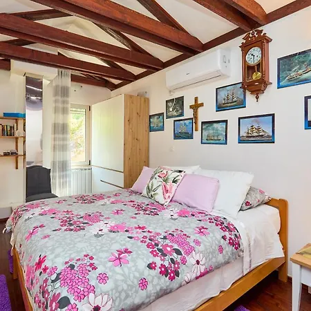 Island Getaway Mljet Prožura